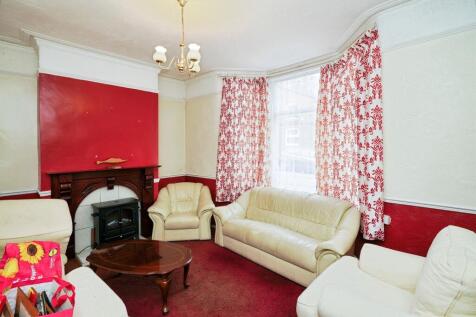 4 bedroom end of terrace house for sale