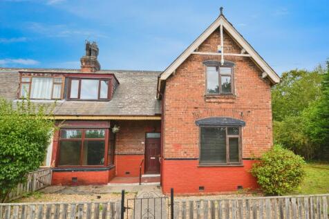 2 bedroom semi-detached house for sale