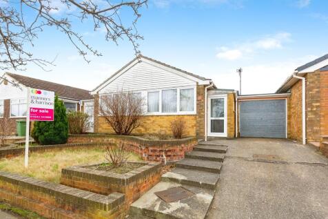 2 bedroom semi-detached bungalow for sale