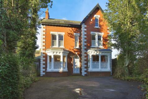 6 bedroom detached house for sale