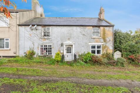 4 bedroom end of terrace house for sale