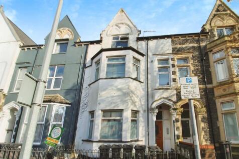 Studio flat for sale