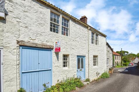 4 bedroom end of terrace house for sale