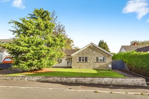 4 bedroom detached bungalow for sale