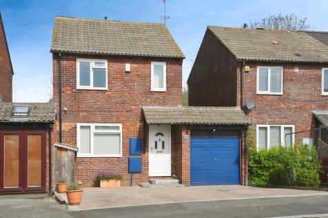 3 bedroom link detached house for sale