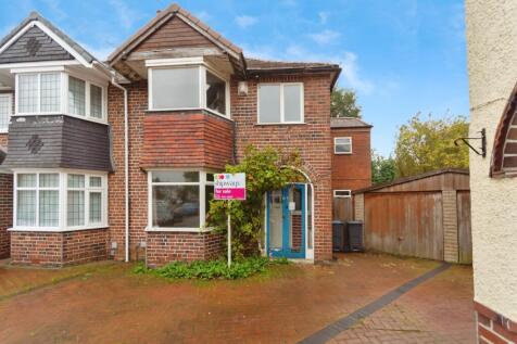 4 bedroom semi-detached house for sale