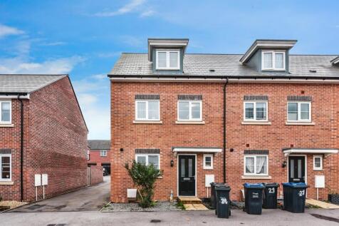 3 bedroom town house for sale