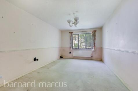 1 bedroom ground floor flat for sale