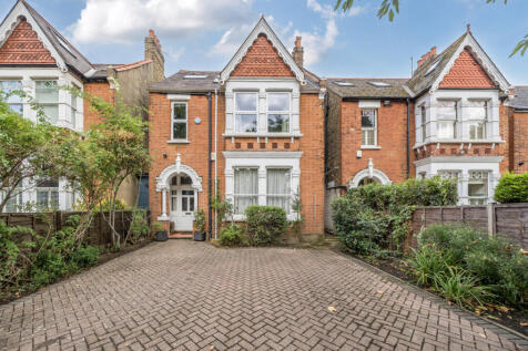 6 bedroom detached house for sale