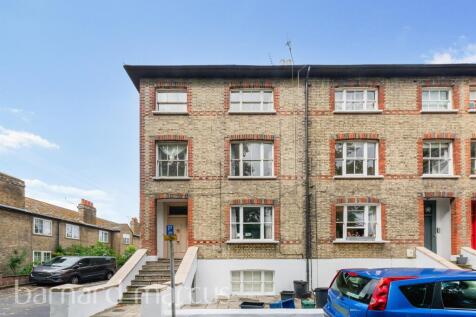 4 bedroom maisonette for sale