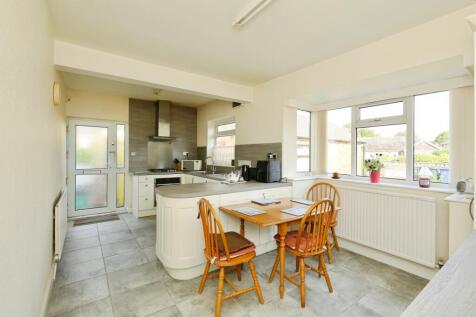 2 bedroom detached bungalow for sale