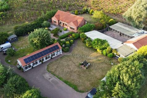 4 bedroom detached bungalow for sale
