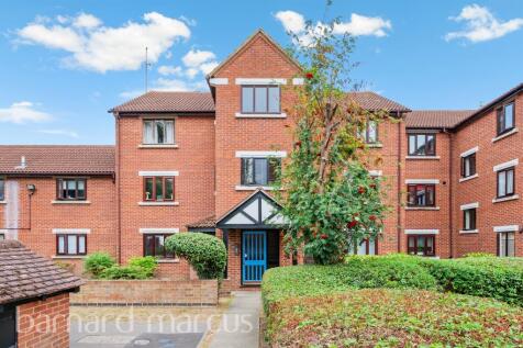 1 bedroom ground floor flat for sale