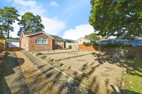 2 bedroom detached bungalow for sale