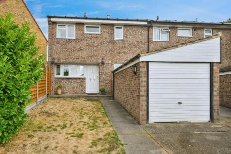 3 bedroom end of terrace house for sale