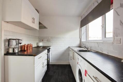 3 bedroom town house for sale