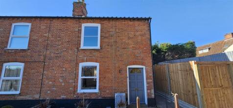 2 bedroom semi-detached house for sale