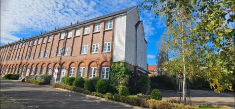 4 bedroom end of terrace house for sale