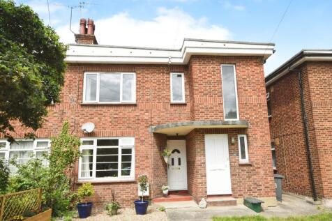 3 bedroom maisonette for sale