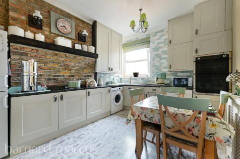 4 bedroom maisonette for sale