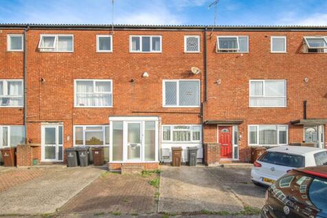 4 bedroom end of terrace house for sale