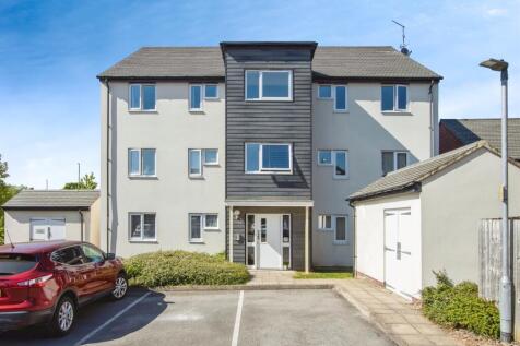 2 bedroom ground floor flat for sale