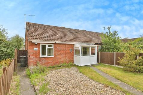 2 bedroom semi-detached bungalow for sale