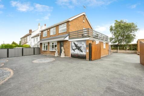 4 bedroom end of terrace house for sale