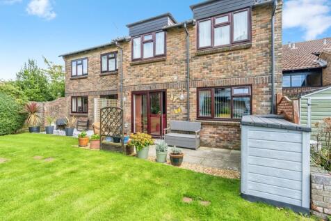 1 bedroom ground floor flat for sale