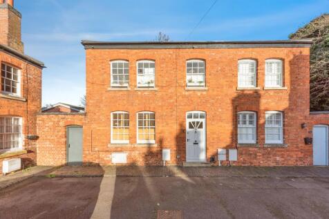 2 bedroom semi-detached house for sale