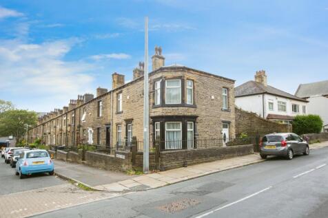 4 bedroom end of terrace house for sale
