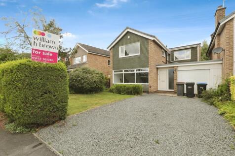 3 bedroom link detached house for sale
