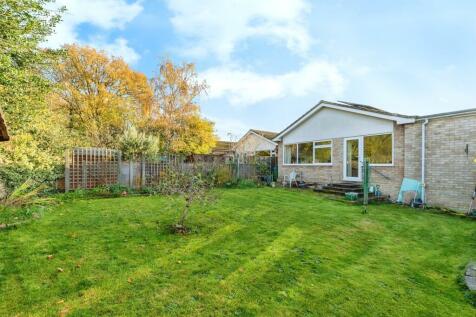 2 bedroom detached bungalow for sale