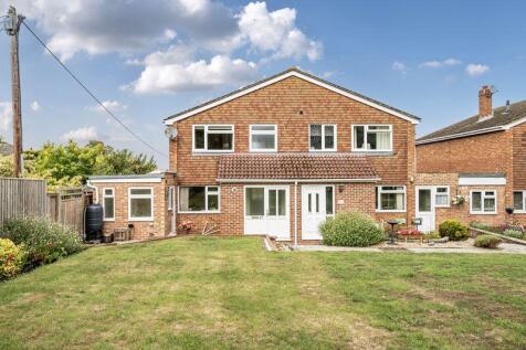 Field Gardens, East Challow 3 bed semi