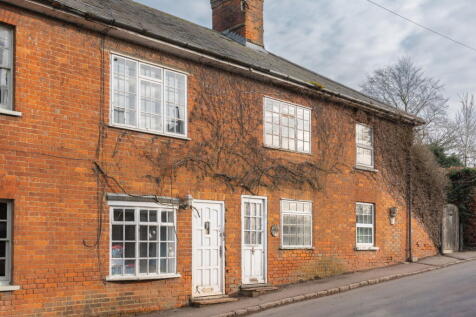 Little Tring, Tring HP23 2 bed terraced house for sale