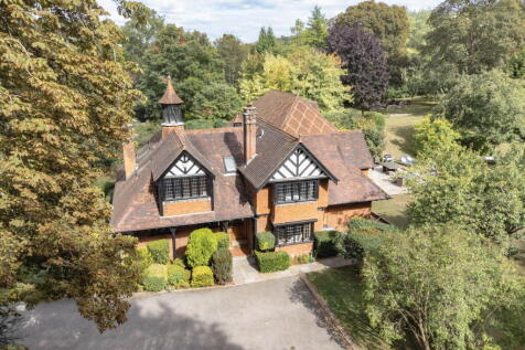 Park Road, Tring, Hertfordshire HP23 6 bed detached house for sale