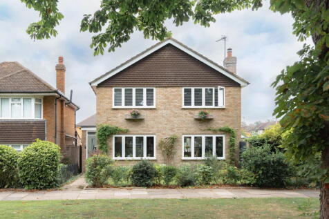 Beech Walk, Tring, Hertfordshire HP23 4 bed detached house for sale
