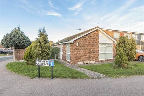 Fairview Gardens, Meopham, 2 bed bungalow for sale