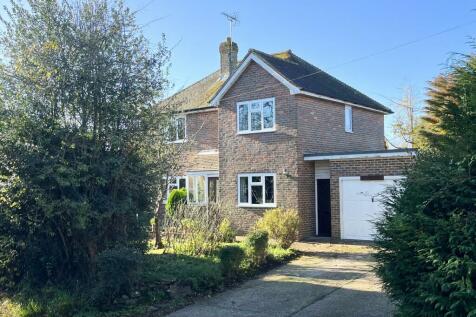 3 bedroom link detached house for sale