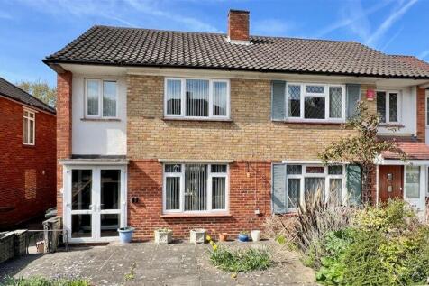 3 bedroom semi-detached house for sale