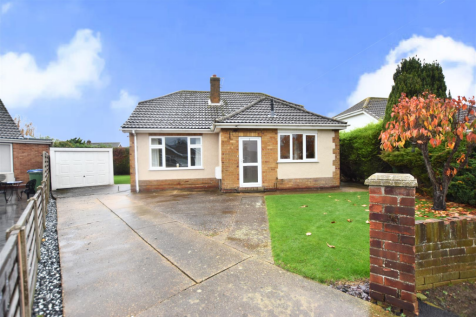 Lomond Grove, Grimsby DN36 4 bed detached bungalow for sale