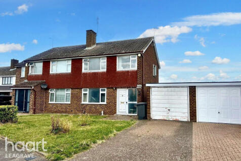 Kinross Crescent, Luton, LU3 3 bed semi