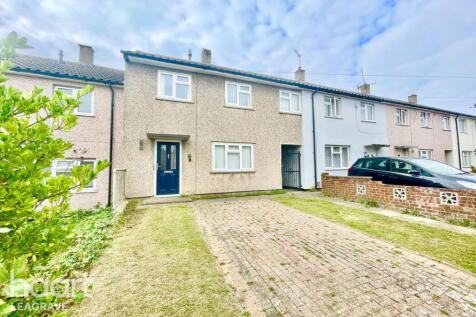 Raglan Close, Luton 3 bed terraced house for sale