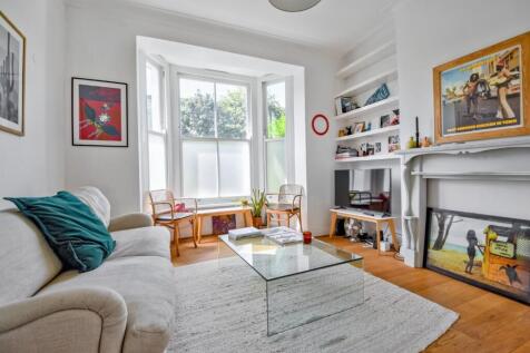 Highgate Road, Kentish Town, London NW5 2 bed flat for sale