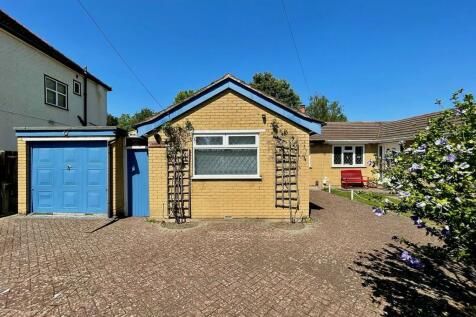 2 bedroom semi-detached bungalow for sale