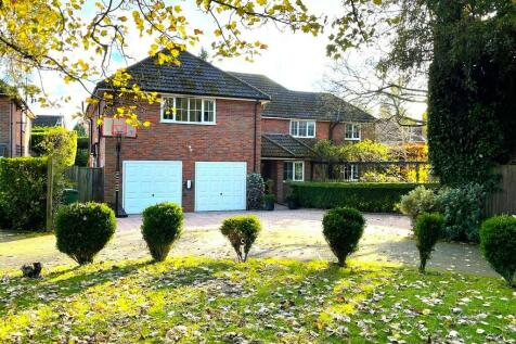 6 bedroom detached house for sale