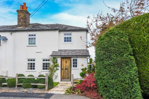 Coxtie Green Road, Pilgrims Hatch... 2 bed semi