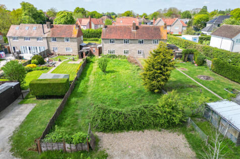 Bicknacre Road, East Hanningfield... 3 bed semi