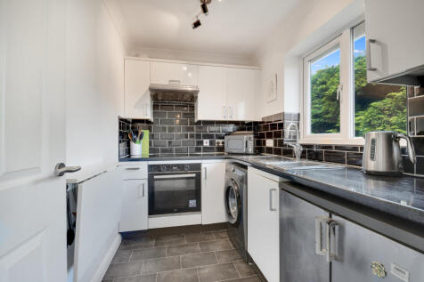 Earlsfield Drive, Chelmer Village... 2 bed flat for sale