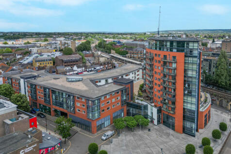 Wells Crescent, Marconi Plaza... 2 bed flat for sale